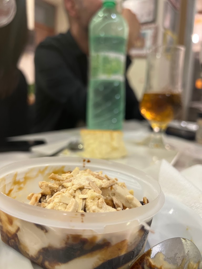 Cafeteria Escuela de Musica — Comida y bebida