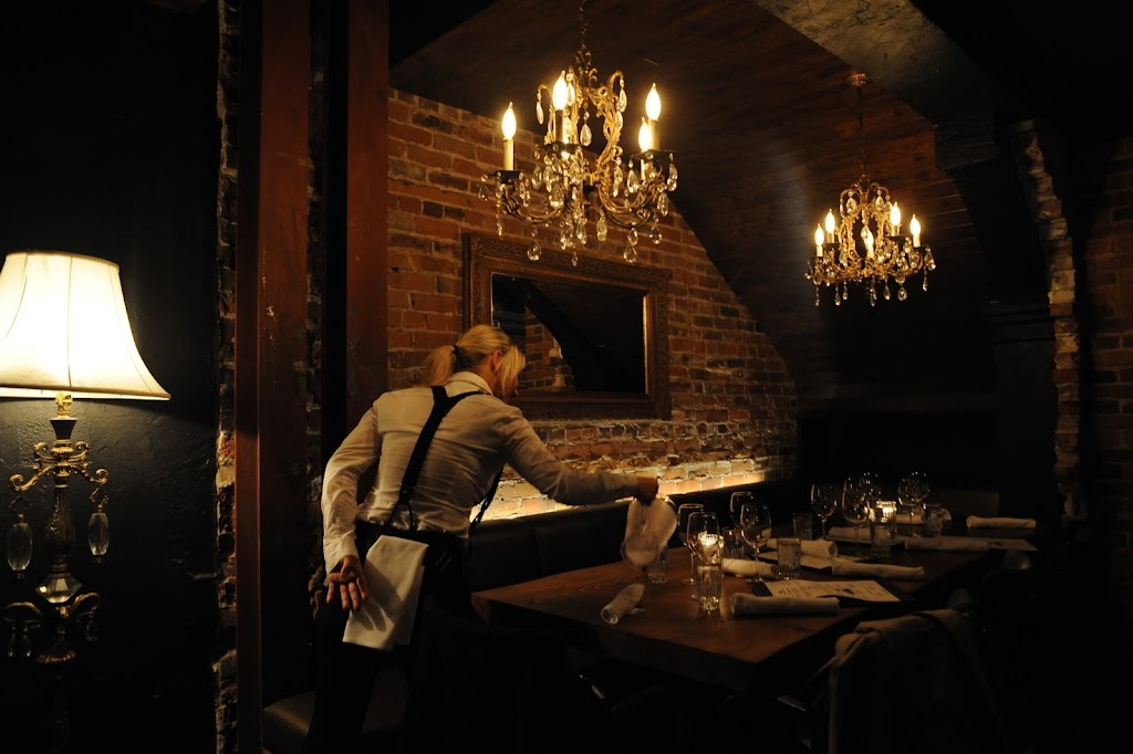 Les Contrebandiers Boissonnerie gourmande in Trois-Rivieres