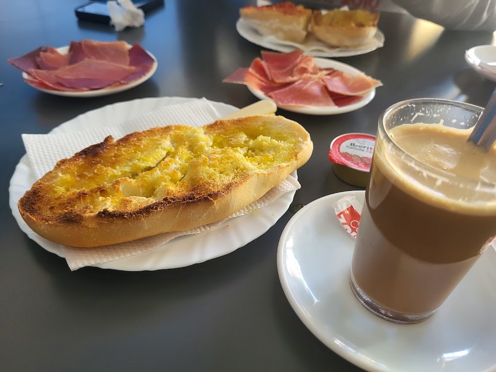 Bar la Bomba — Comida y bebida
