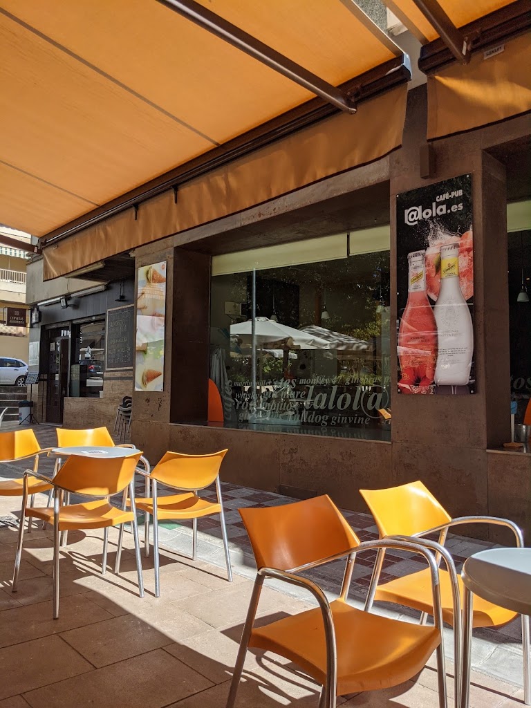 Cafe Pub l@lola — Ambiente