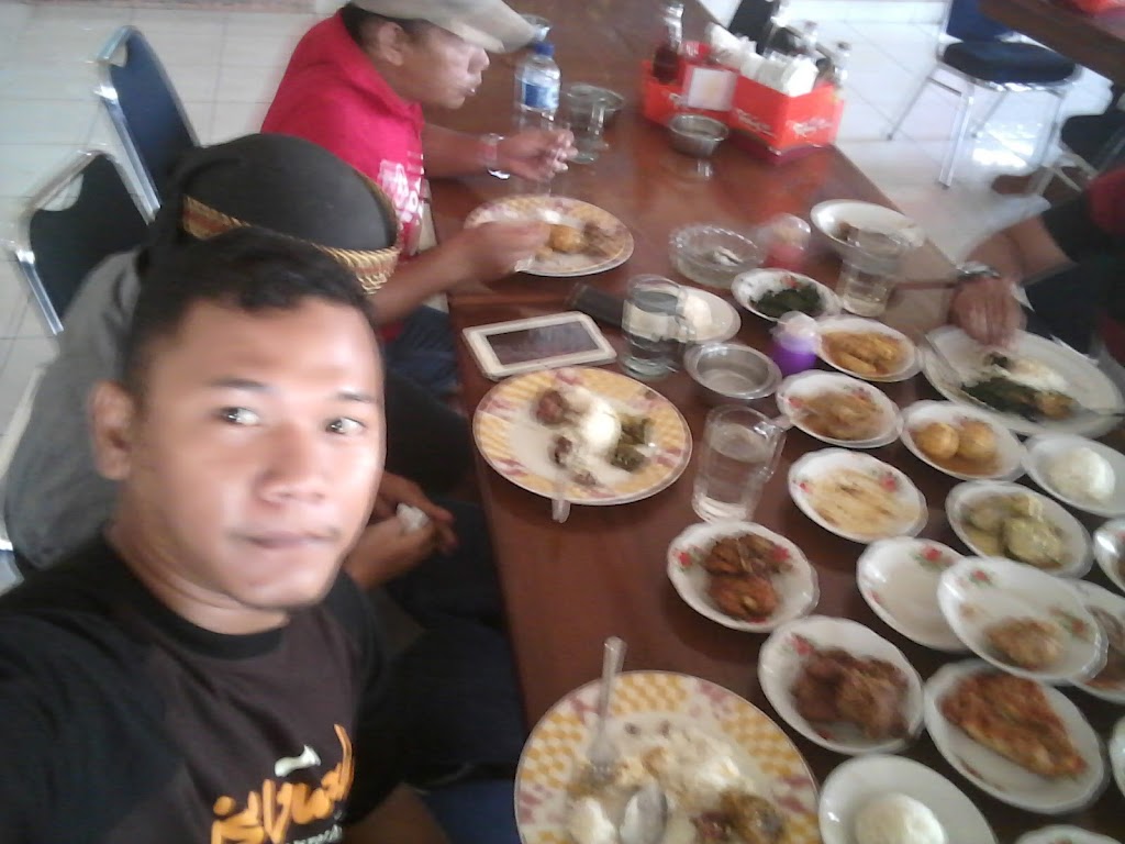 Warung Pak Makmur