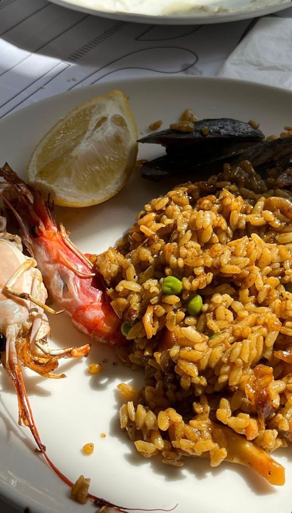 Els Pescadors - La Llotja — Comida y bebida