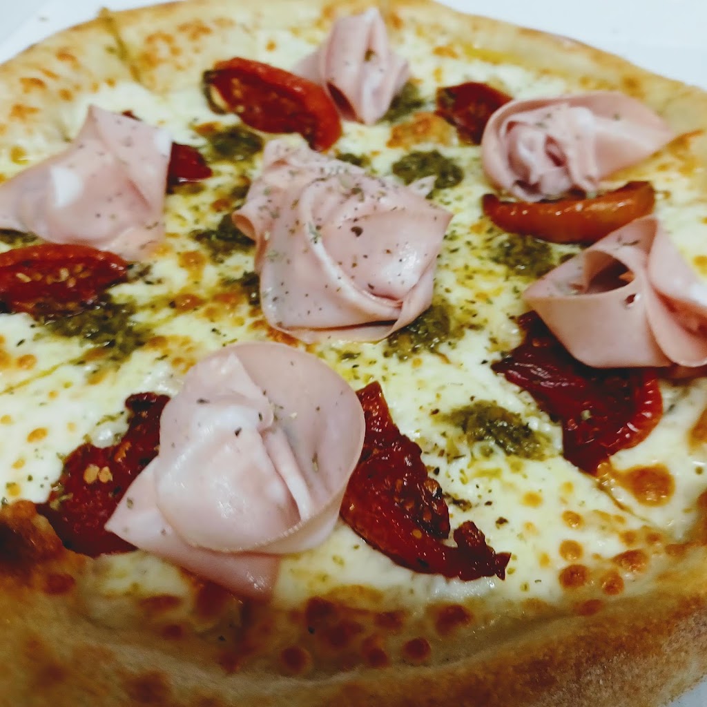 Encanto Pizzeria — Pizza