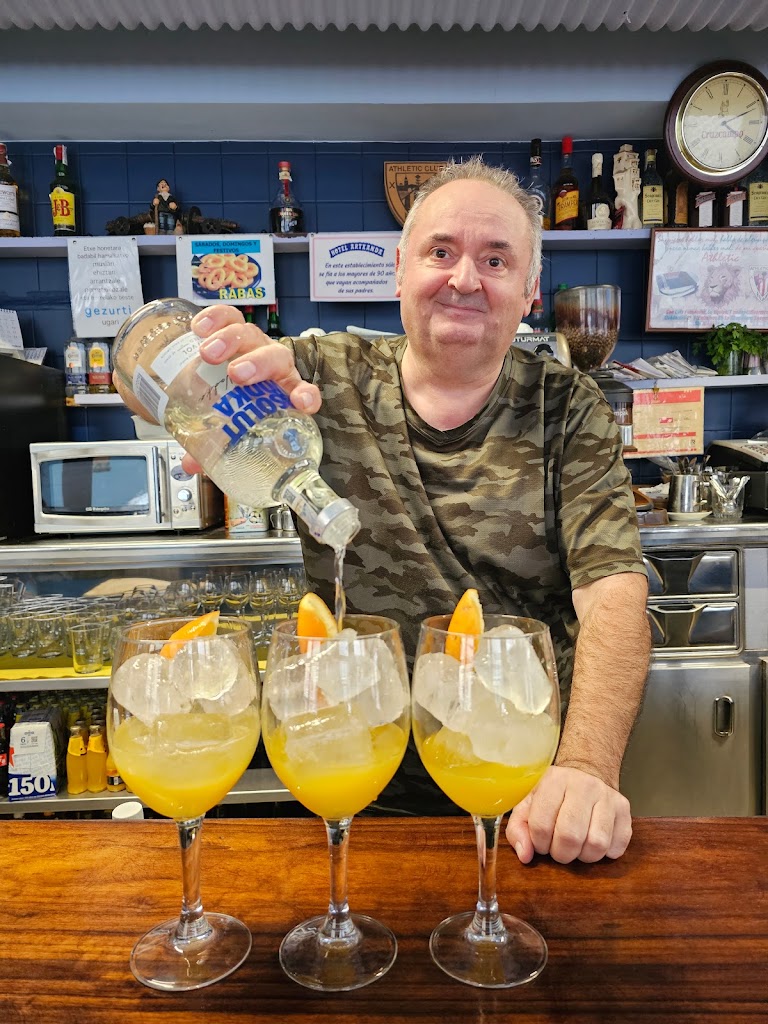 Jai Alai Santutxu — Comida y bebida