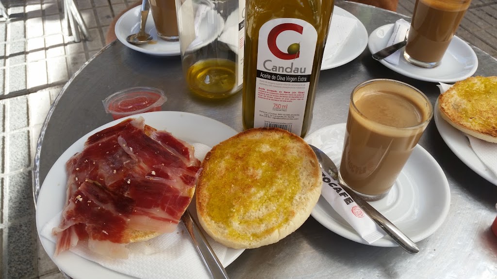 Dedalo Desayunos Cafe & Copas — Comida y bebida