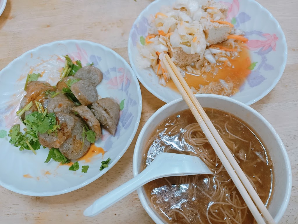 大腸蚵仔麵線臭豆腐 的照片