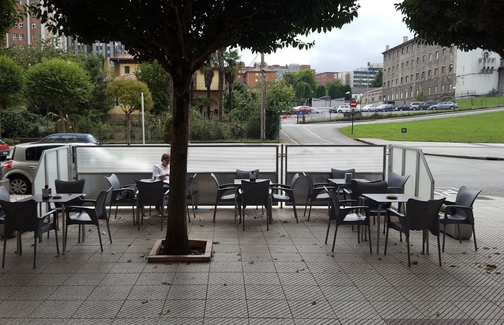 Cafeteria B-12 — Ambiente
