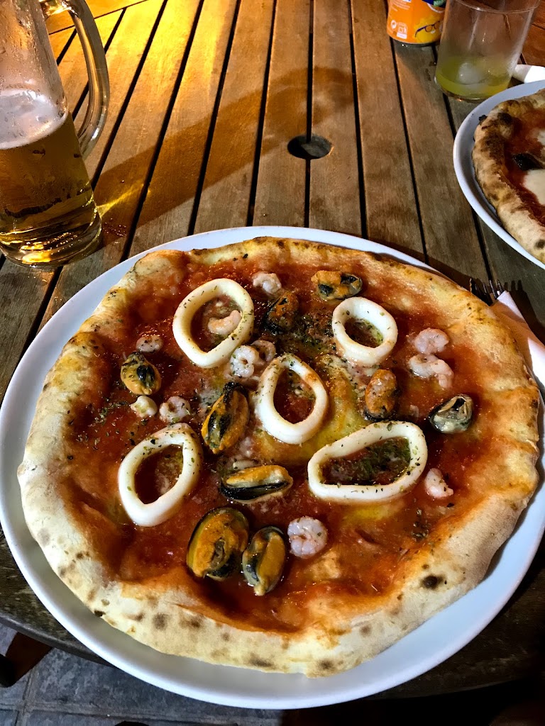 Bar Ristorante Pizzeria Mediterranea — Comida y bebida