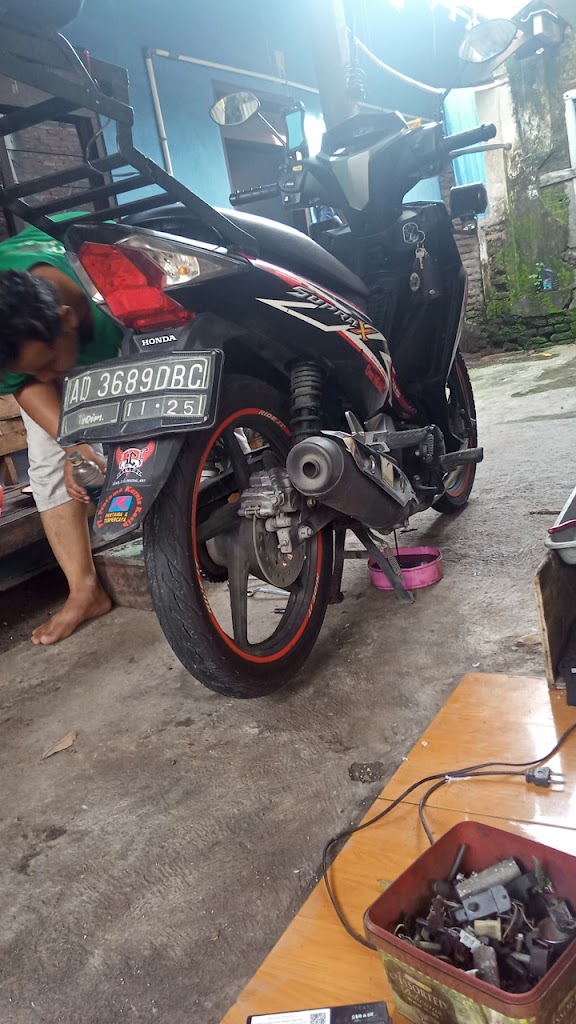 Rozy bengkel motor dan mobil