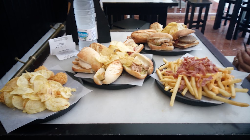 100 Montaditos Leioa Peruri — Comida y bebida