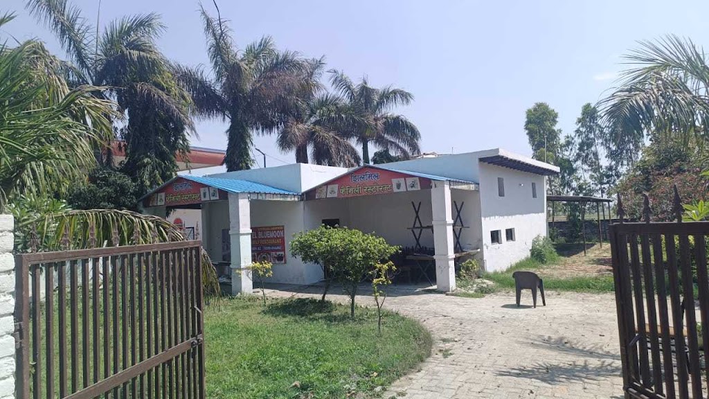 Oyo 811937 Hotel Blue Moon