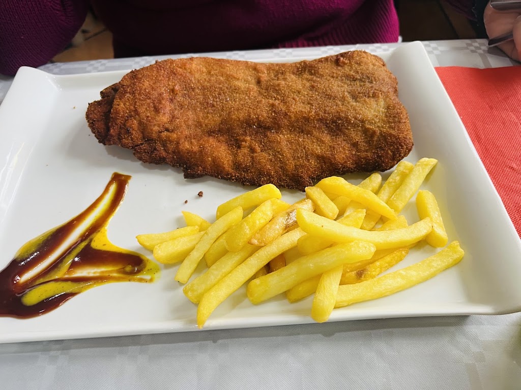 Cerveceria La Botica Del Abuelo — Comida y bebida