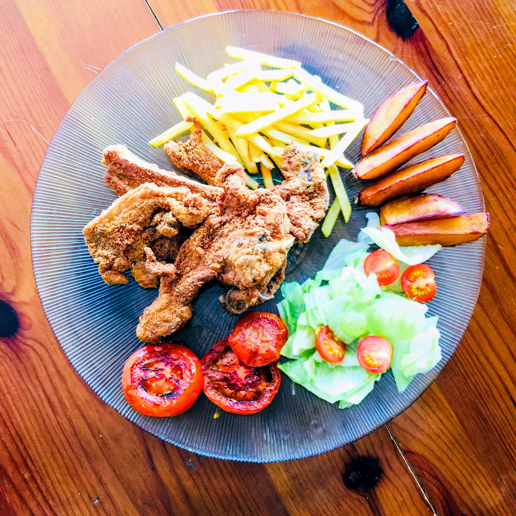 Waves Restaurant — Comida y bebida