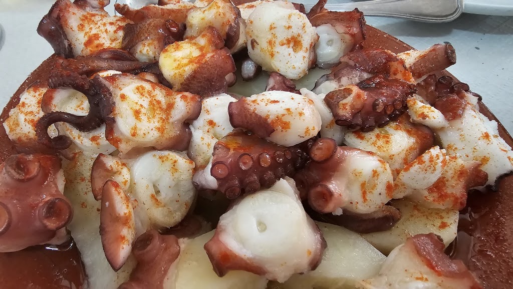 Meson Pulperia O Tipico — Comida y bebida
