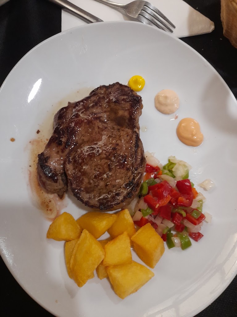 Restaurante Avda Alemania — Comida y bebida