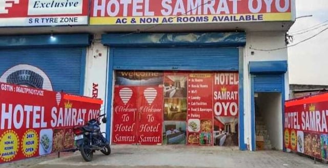 Oyo 812546 Hotel Samrat