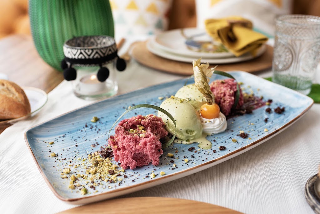 BB Lounge Club — Comida y bebida