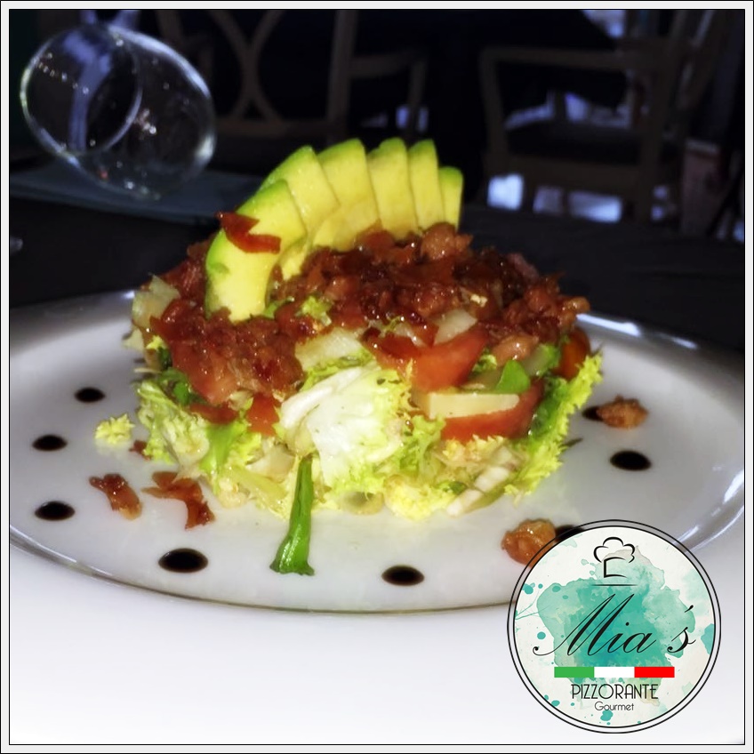 Mia's Pizzorante Gourmet — Comida y bebida