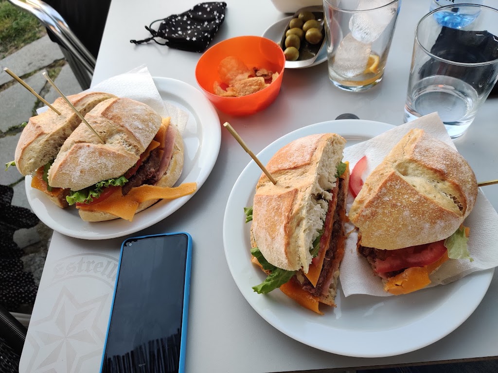 Cafe Bar A' Pedra — Comida y bebida