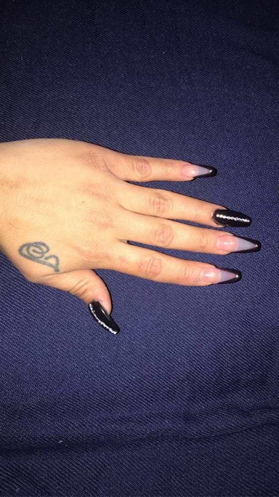 Daisy Nails Main Image