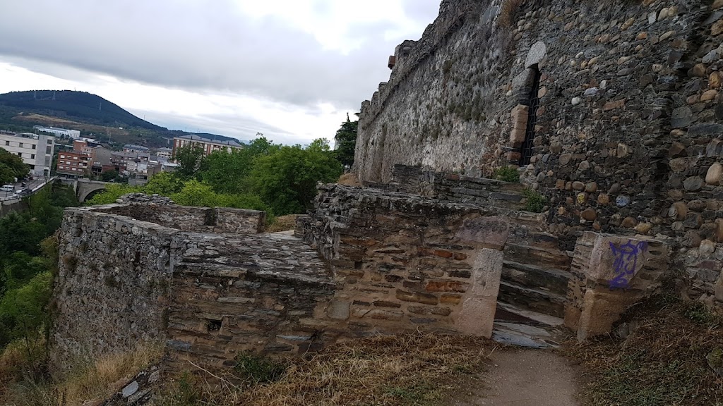 Muralla de la Cueva de la Mora