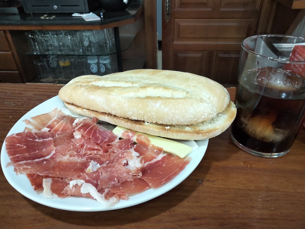 Bar Paco Villa — Comida y bebida