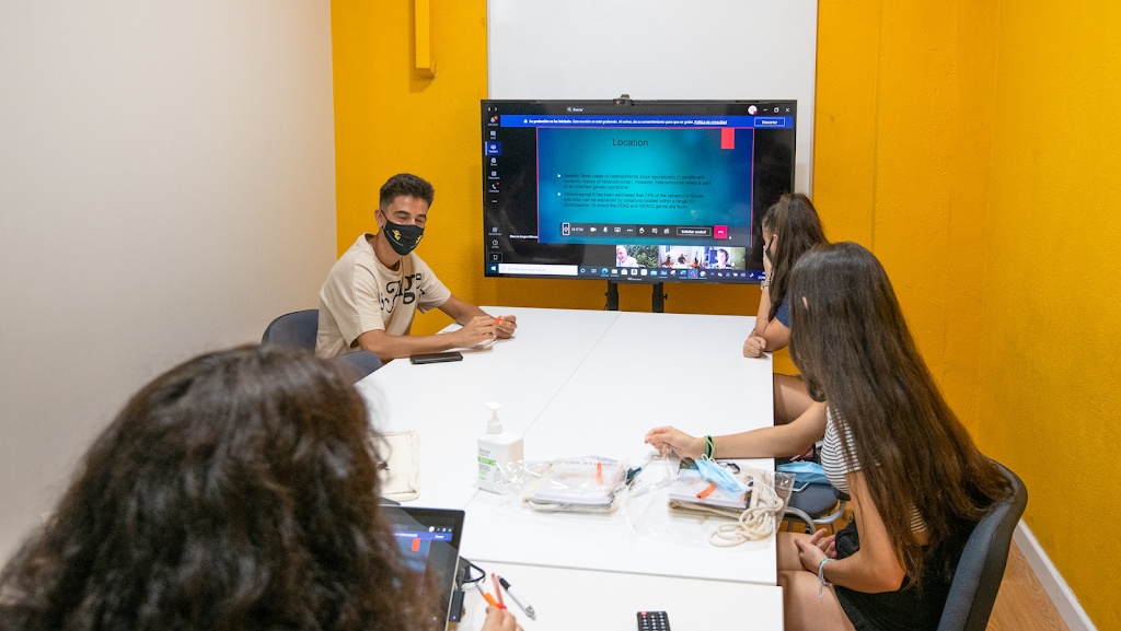 CENTRO DE ESTUDIOS MOYRA