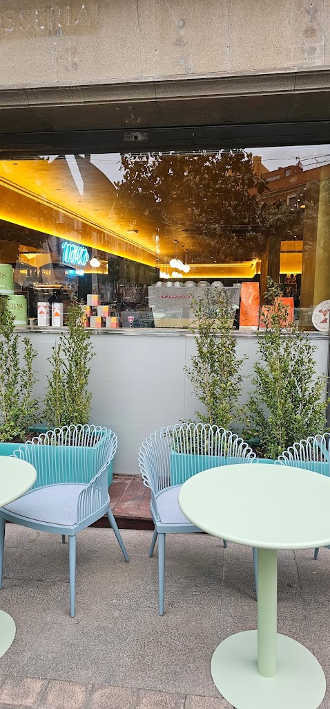 Nareta Cafe & Gou Pastisseria — Ambiente