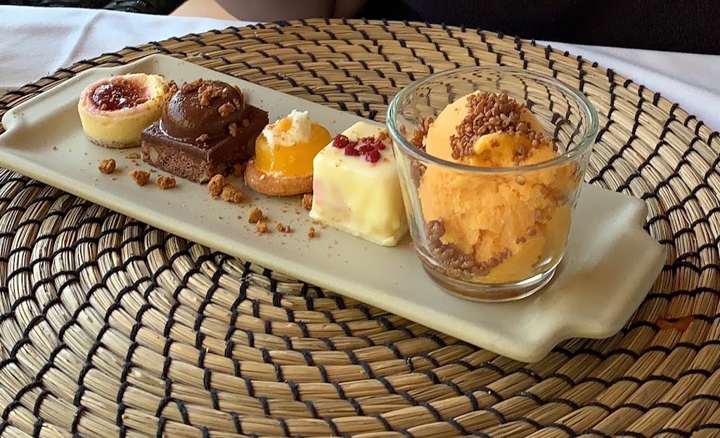 Restaurant La Font Negra — Comida y bebida