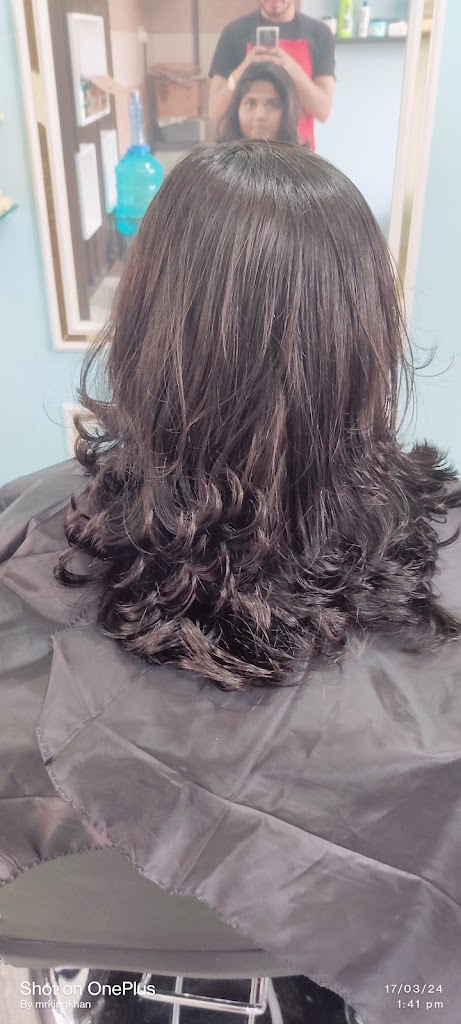 Hollywood Unisex Salon And Makeup