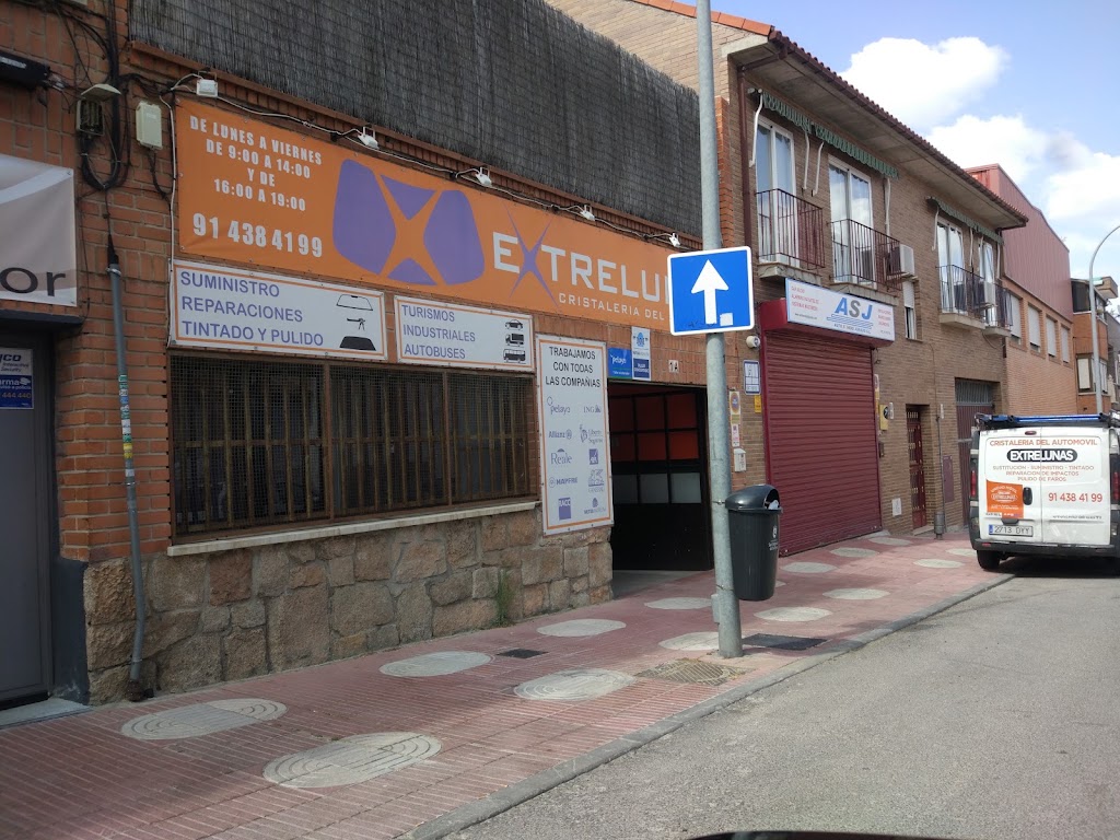 Extrelunas - Taller de Lunas: Reparacion, Sustitucion, Calibracion Adas y Tintados de Lunas — Exterior