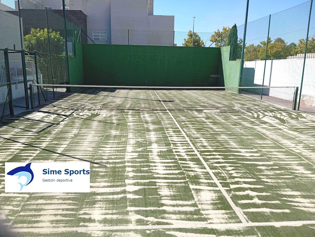 Sime Sports: Mantenimiento de piscinas, pistas de padel, gimnasios.