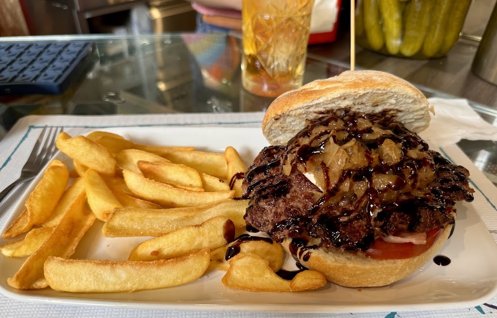 Cafeteria Entre Mundos — Comida y bebida