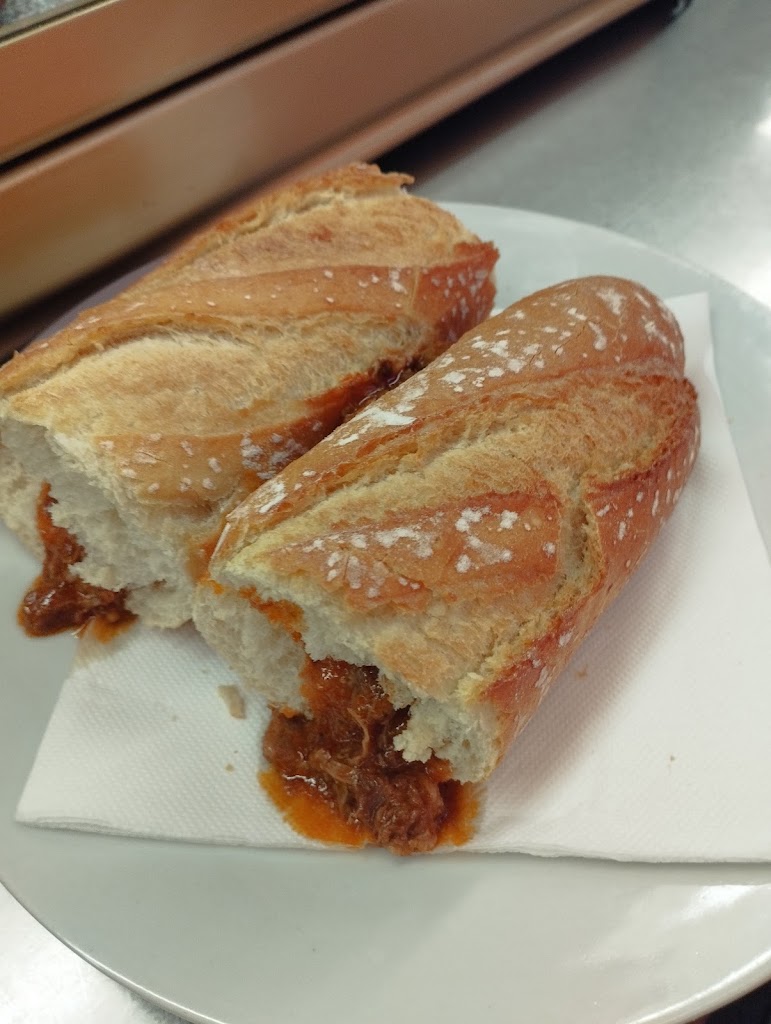Bar Cafeteria Manu — Comida y bebida
