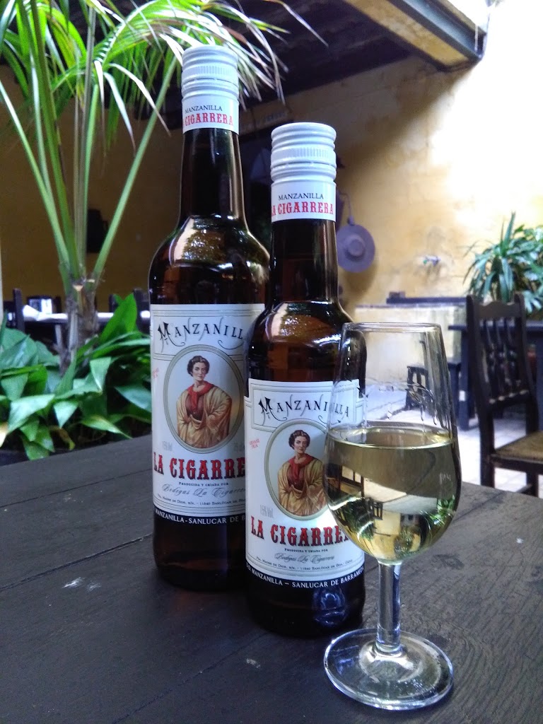 Taberna La Cigarrera — Comida y bebida