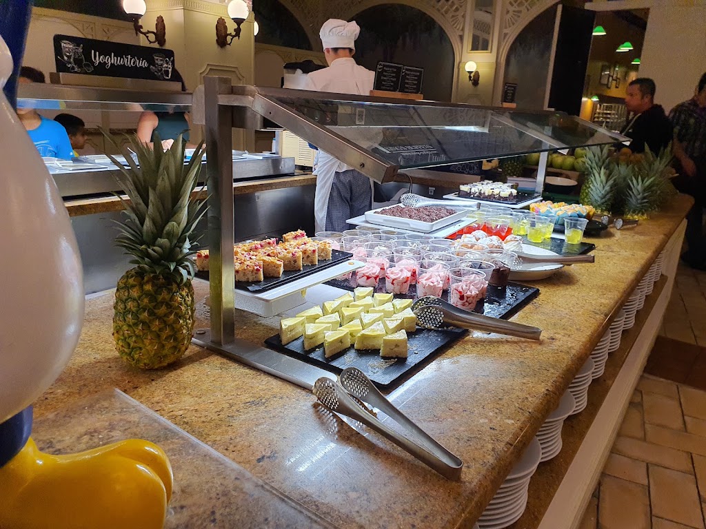 Gold River Saloon — Comida y bebida