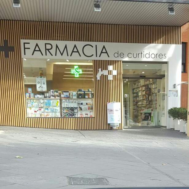 FARMACIA DE CURTIDORES- Abierto 365 hasta las 23 h-PHARMACY- EL RASTRO