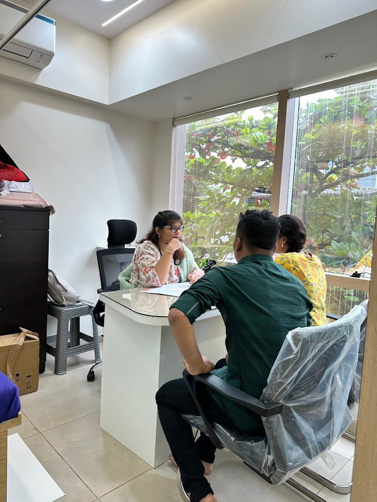 Dr. Dr Komal Pawar Cardiologist In Ghatkopar Iecg Angioplasty Angiography Tavi Heart Doctor 2D Echo Female Cardiologist Mumbai