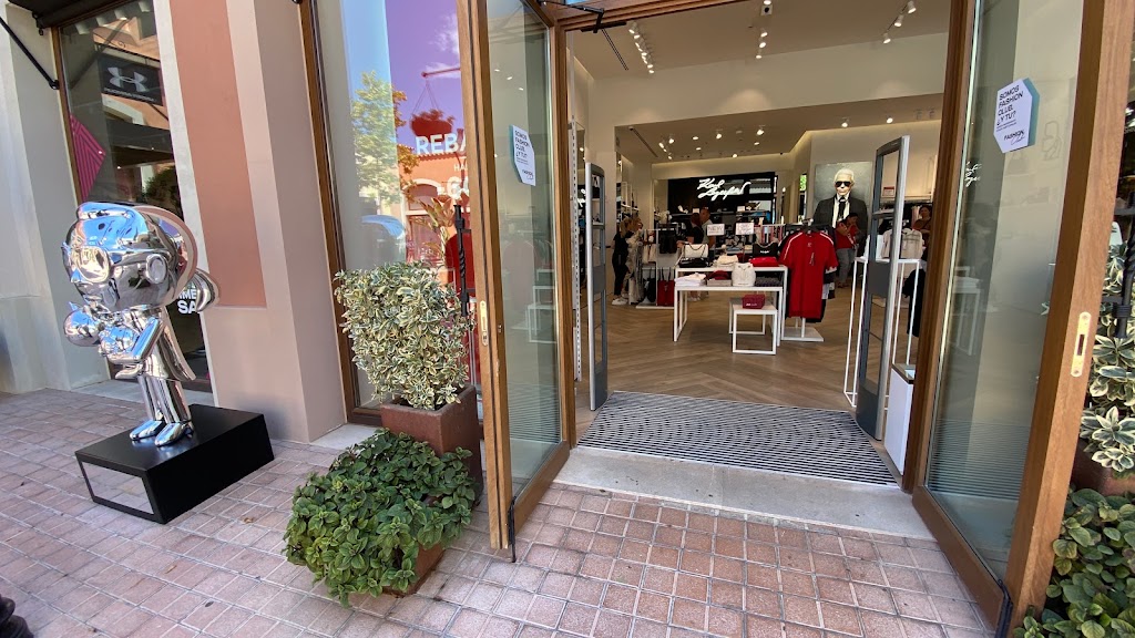 Mallorca Fashion Outlet — Interior
