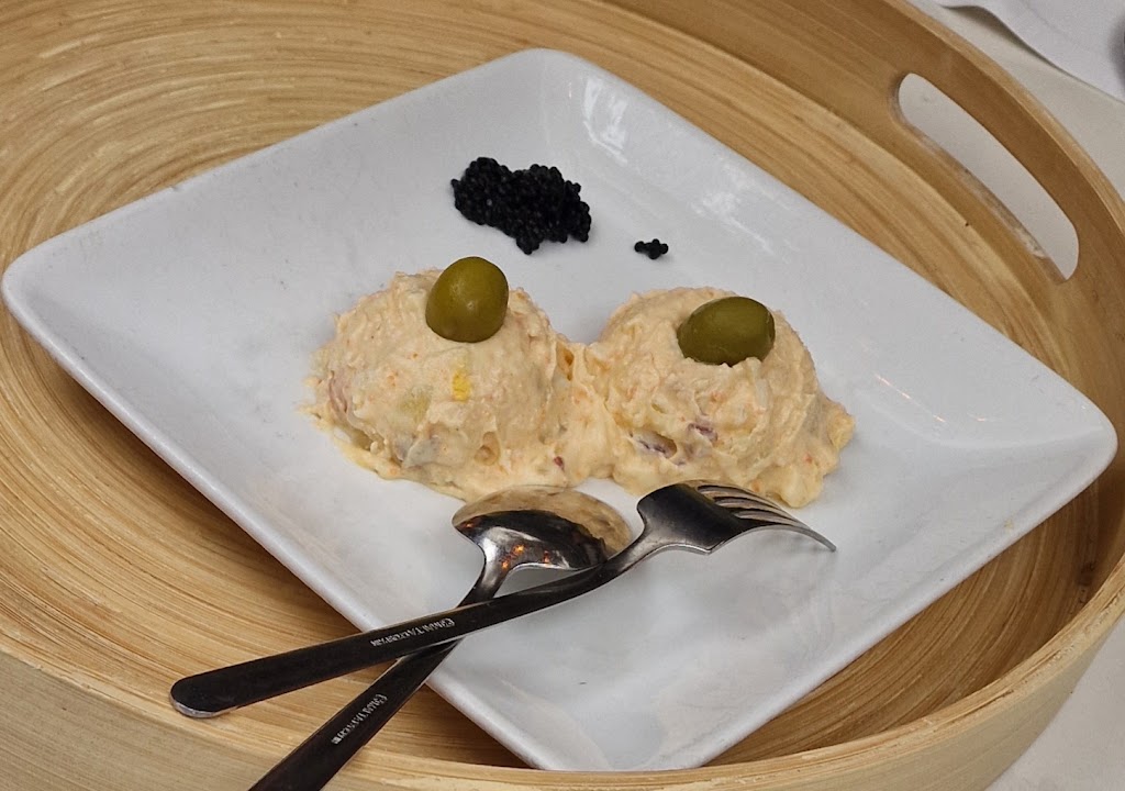Restaurante La Cania — Comida y bebida