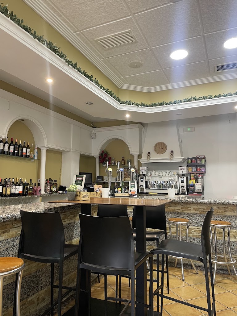 Cafe Bar Rojas — Ambiente