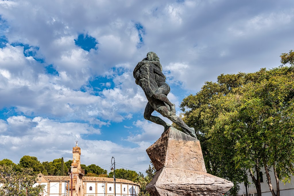 Escultura a los Enamorados de la Pena