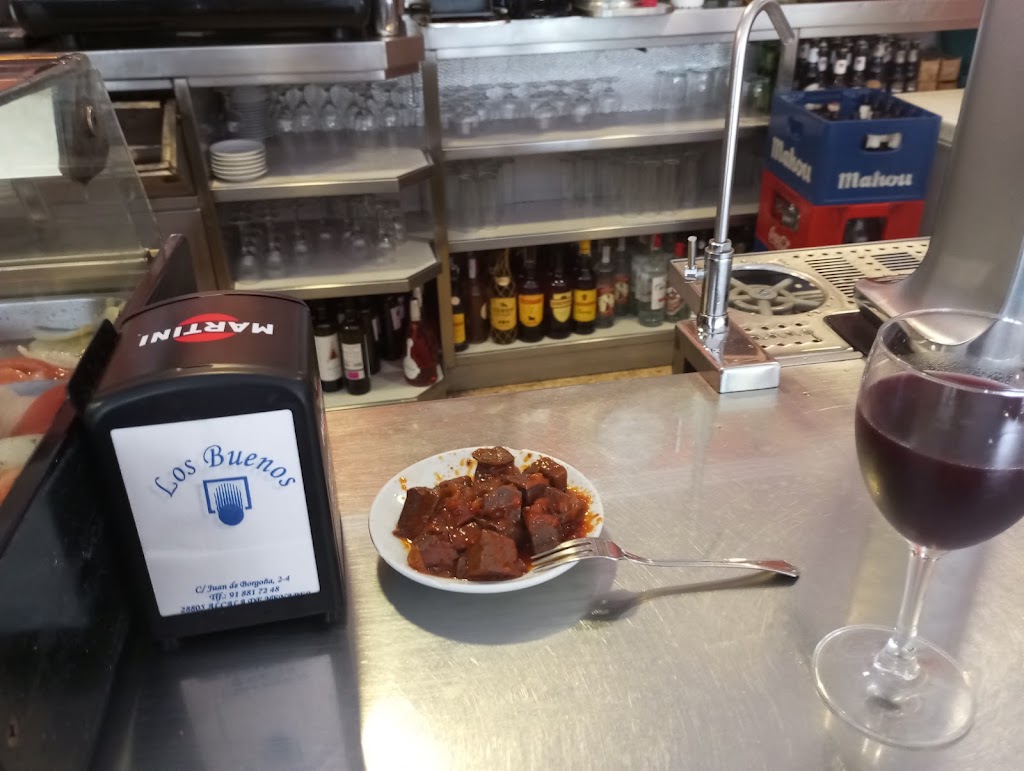 Bar Los Buenos — Comida y bebida