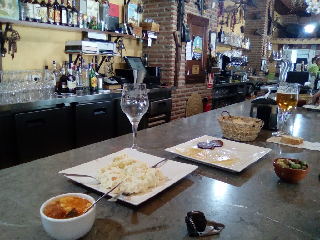 Restaurante Casa Bauty Los Praos — Comida y bebida