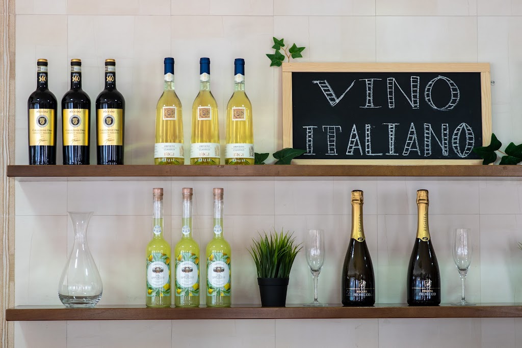 Pizzeria ROSTICCERIA ITALIANA (Al Bacio) — Ambiente