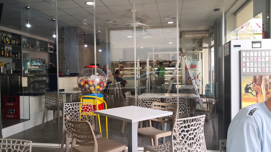 Cafeteria Pasteleria Jimenez — Ambiente