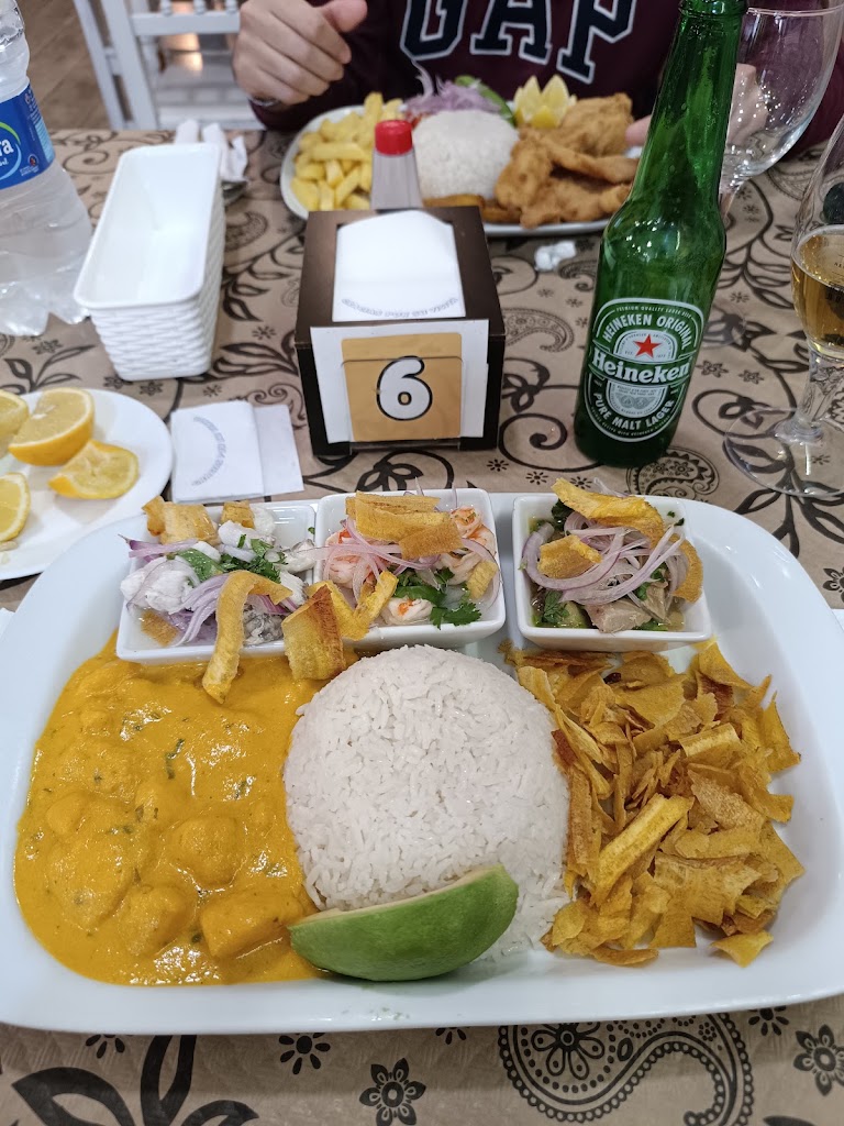 El Sabor de la Abuela Villena — Comida y bebida