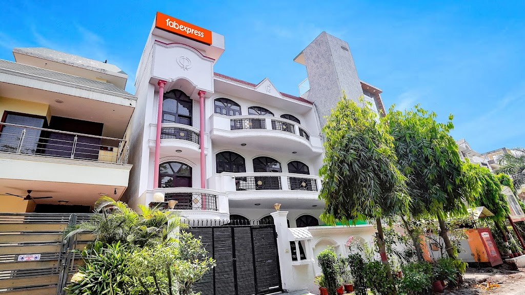 Fabexpress Ivy Inn Hotel In Sector 35 Noida