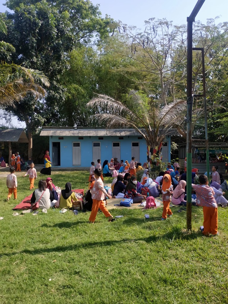 NEW LATAR OMBO (Kolam Renang & Outbound)