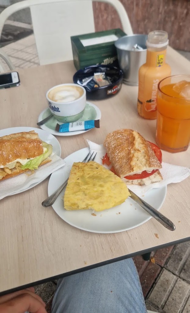 Cafe Sport — Comida y bebida
